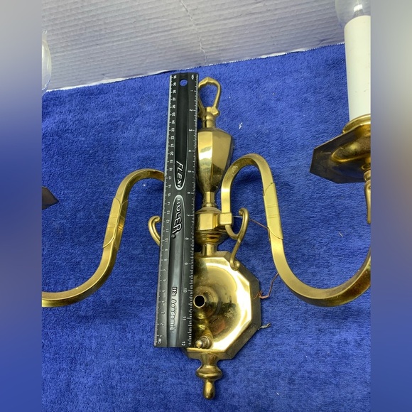 VINTAGE BRASS 2 ARM CANDLE LIGHT WALL SCONCES 14"tx16"w Williamsburg Switched - Picture 4 of 8